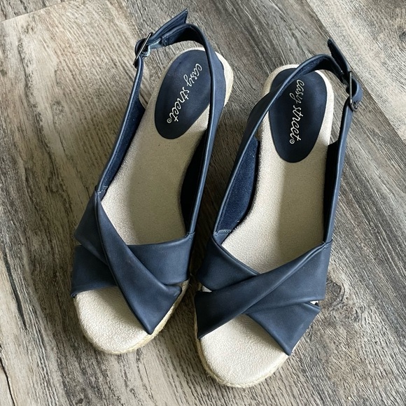 Easy Street Navy and Tan Low Wedge, size 7 - Picture 3 of 8